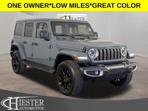 Used 2025 Jeep Wrangler Unlimited Sahara AWD/4WD image 1