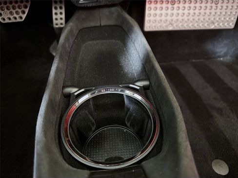 Used 2022 Ferrari SF90 Spider image 20