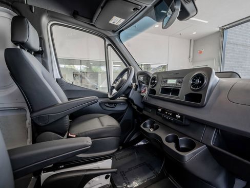 Used 2025 Mercedes-Benz Sprinter 2500 image 17