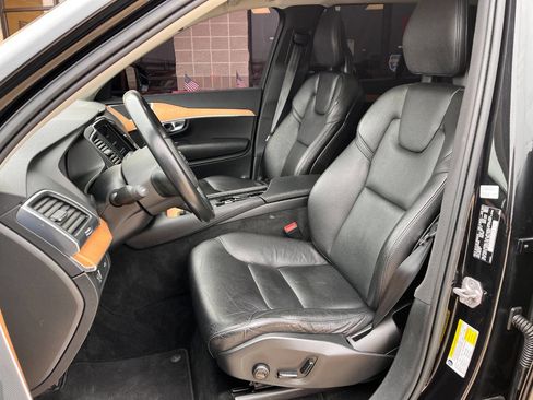 Used 2022 Volvo XC90 T6 Momentum w/ Climate Package AWD/4WD image 9
