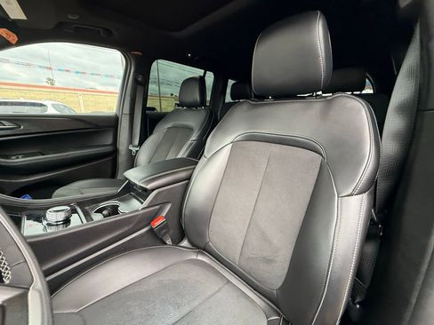 Used 2025 Jeep Grand Cherokee Altitude AWD/4WD image 12