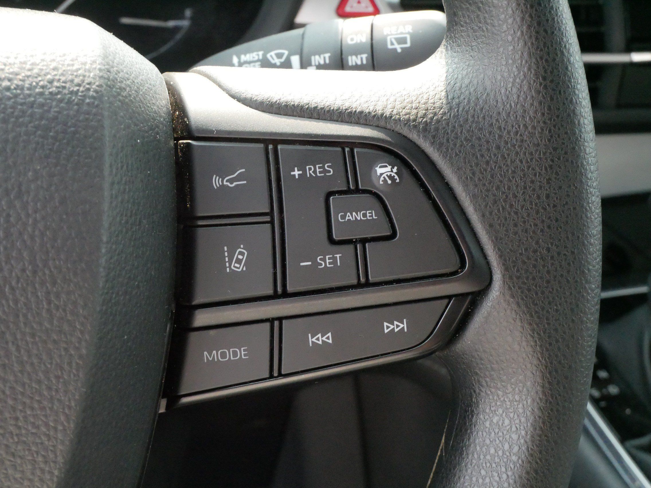 Certified 2026 Toyota Sienna LE FWD image 25