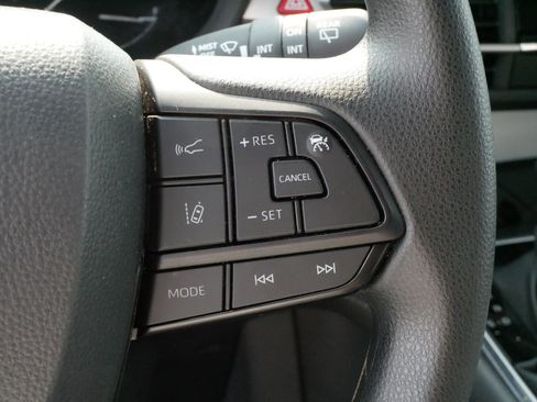 Certified 2026 Toyota Sienna LE FWD image 25