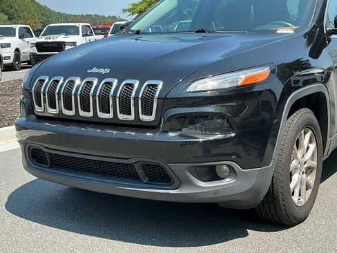 Used 2017 Jeep Cherokee Latitude w/ Cold Weather Group AWD/4WD image 12