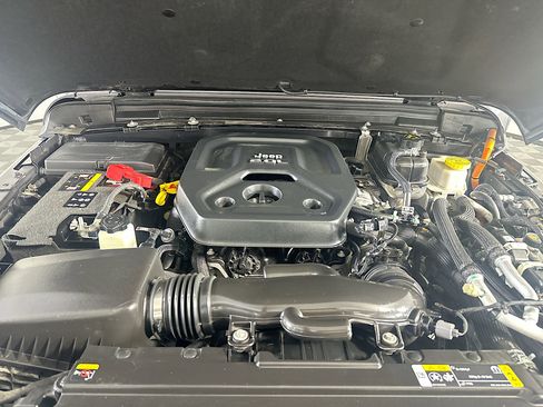 Used 2022 Jeep Wrangler Sahara w/ Cold Weather Group image 33