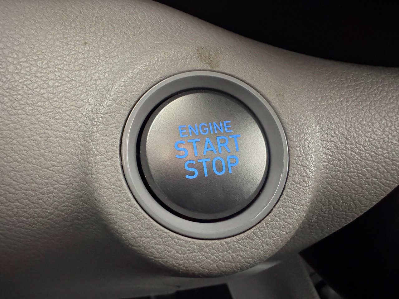 Used 2025 Hyundai Venue SEL FWD image 23