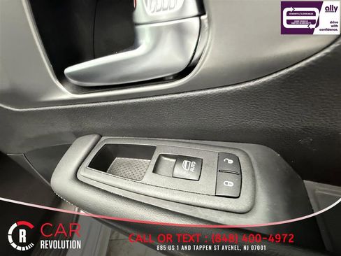 Used 2026 Chrysler Pacifica Select image 51