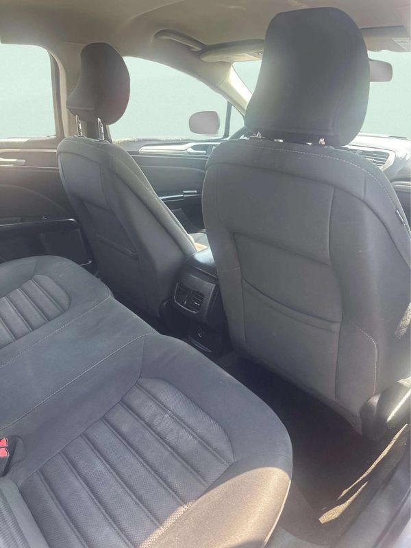 Used 2019 Ford Fusion SE FWD image 9