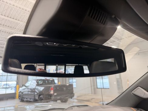 Used 2025 GMC Sierra 1500 AT4 w/ AT4 Premium Package image 44