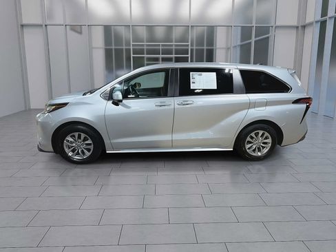 Used 2022 Toyota Sienna LE FWD image 5