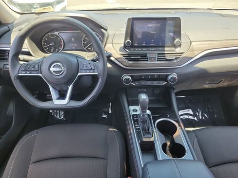 Used 2023 Nissan Altima 2.5 SV FWD image 4