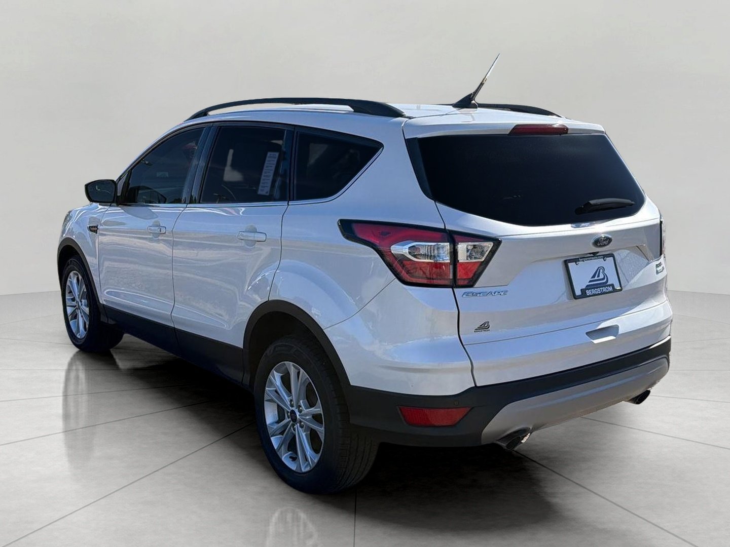 Used 2018 Ford Escape SEL w/ Ford Safe & Smart Package AWD/4WD image 6