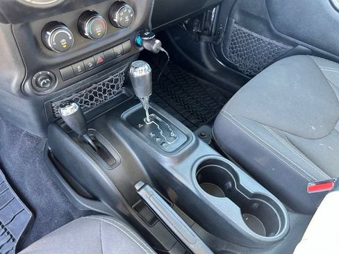 Used 2017 Jeep Wrangler Unlimited Sahara AWD/4WD image 18
