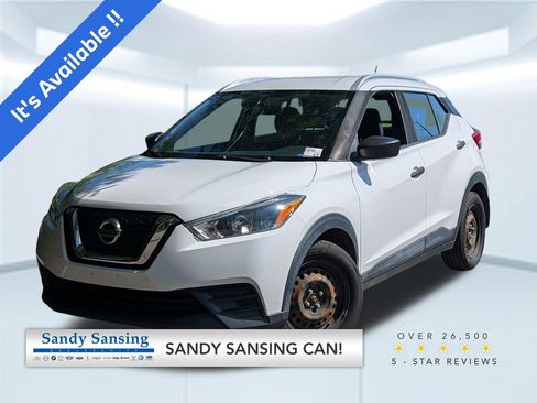 Used 2018 Nissan Kicks S FWD image 1