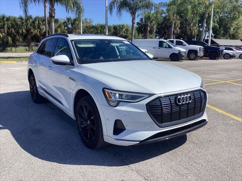 Used 2021 Audi e-tron Premium w/ Convenience Plus Package image 4