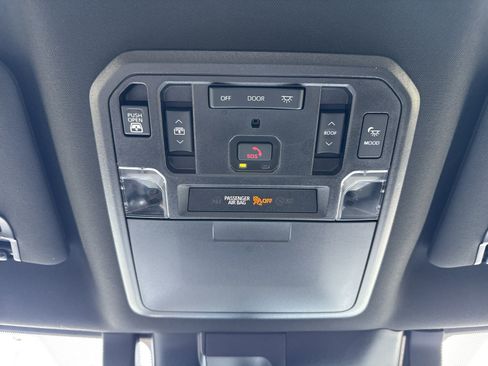 Used 2022 Toyota Tundra Platinum AWD/4WD image 19
