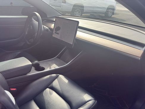 Used 2020 Tesla Model 3 Standard Range image 24