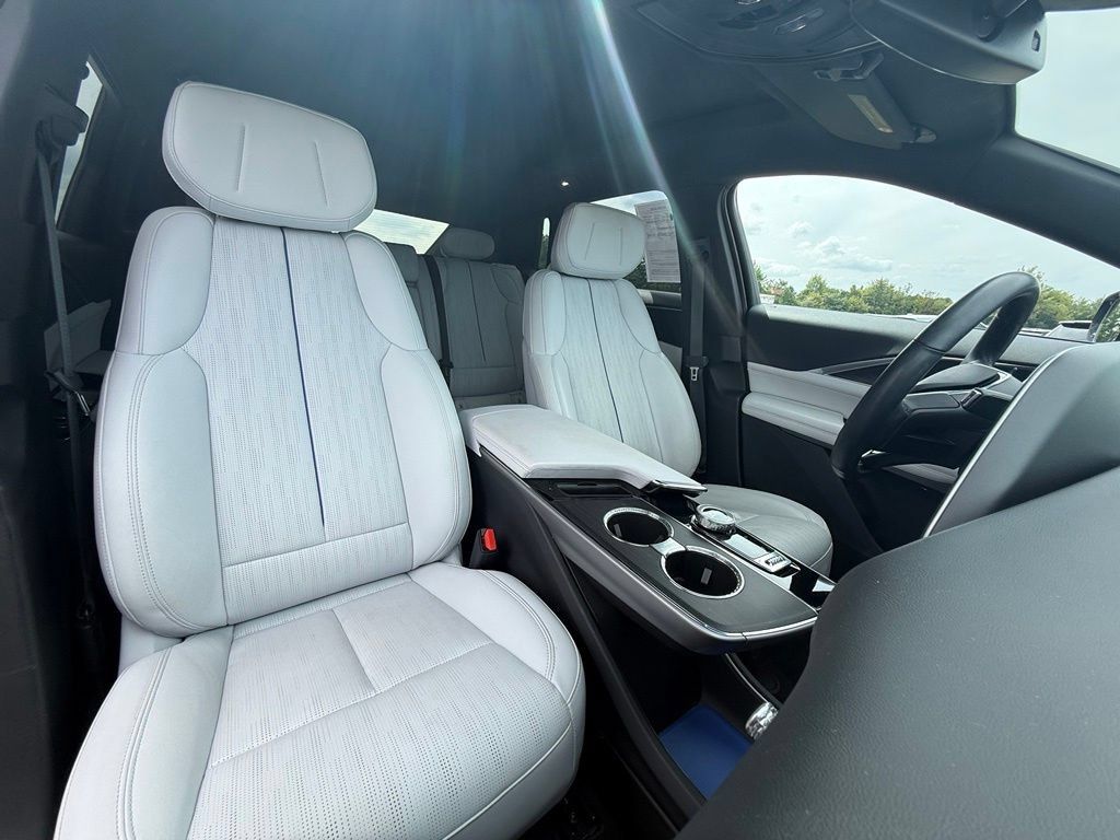Certified 2024 Cadillac Lyriq Sport w/ LPO, Floor Liner Package AWD/4WD image 32