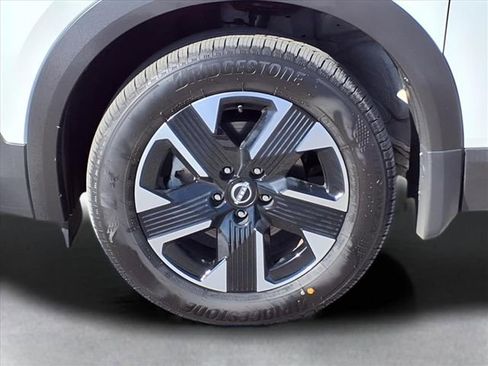 Used 2025 Nissan Kicks SR image 12