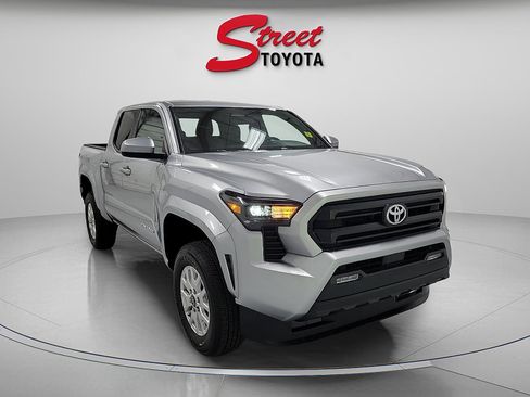 Certified 2025 Toyota Tacoma SR5 AWD/4WD image 5