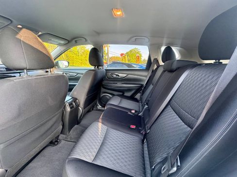 Used 2020 Nissan Rogue SV image 10