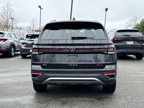 New 2026 Volkswagen Taos SEL image 4
