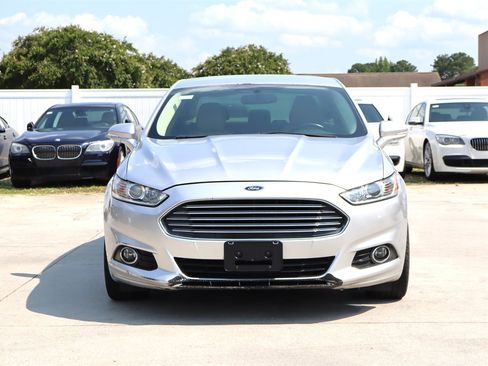Used 2013 Ford Fusion SE FWD image 2