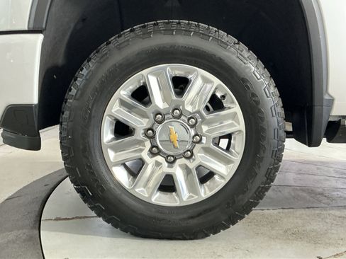 Used 2024 Chevrolet Silverado 2500 High Country w/ Technology Package AWD/4WD image 13