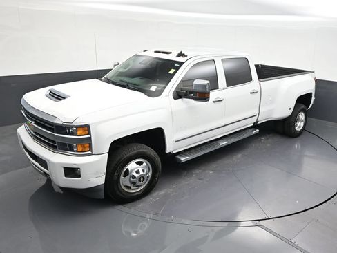 Used 2019 Chevrolet Silverado 3500 High Country w/ Duramax Plus Package AWD/4WD image 17