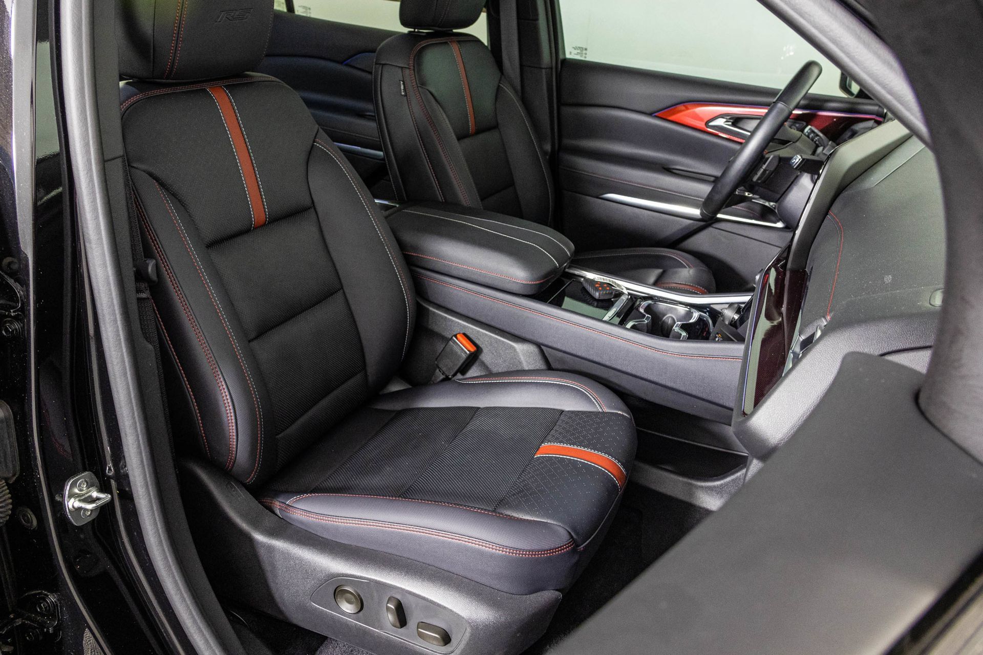 Used 2024 Chevrolet Traverse RS FWD image 51