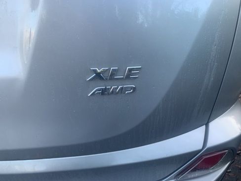 Used 2018 Toyota RAV4 XLE image 9