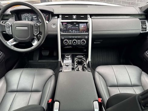 Certified 2018 Land Rover Discovery HSE image 18