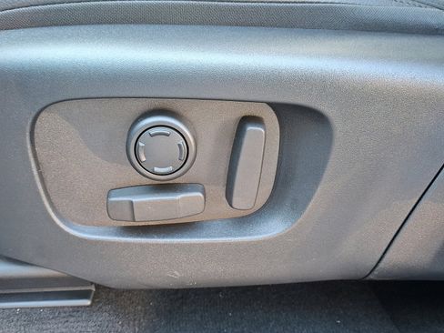 New 2025 Land Rover Discovery Sport S image 4