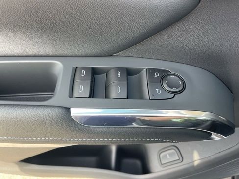 Used 2025 Chevrolet Traverse LT image 26