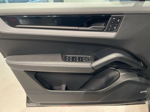 Used 2024 Porsche Cayenne image 11