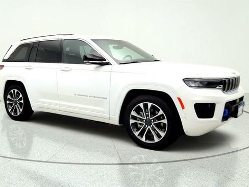 Used 2023 Jeep Grand Cherokee Overland AWD/4WD image 3