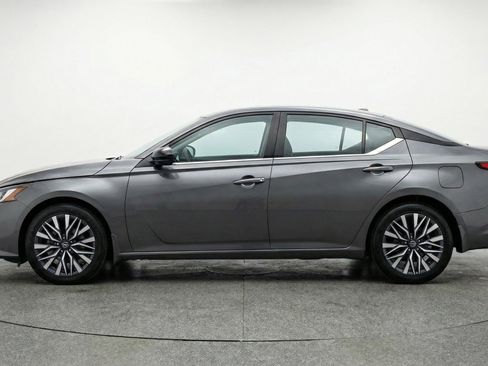 Used 2025 Nissan Altima 2.5 SV image 5