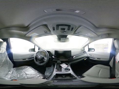 New 2026 Toyota Sienna XLE FWD image 33