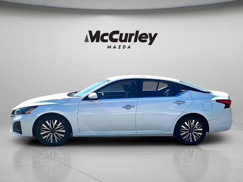 Used 2023 Nissan Altima 2.5 SV FWD image 4
