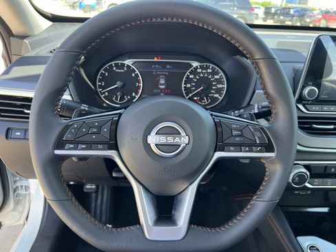 Used 2024 Nissan Altima 2.5 SR FWD image 8