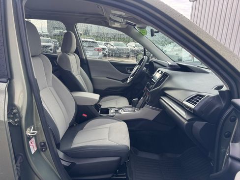 Used 2019 Subaru Forester Premium w/ All-Weather Package AWD/4WD image 32