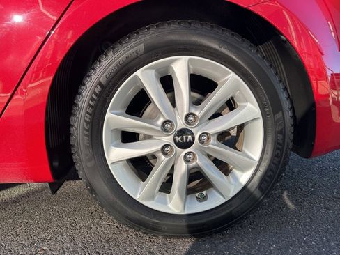 Used 2017 Kia Forte S image 22