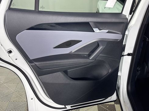 New 2025 Volkswagen Tiguan SE R-Line image 19