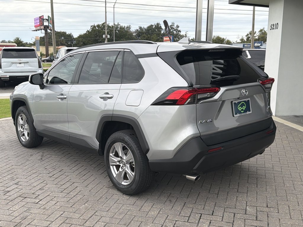 Used 2022 Toyota RAV4 XLE w/ Convenience Package FWD image 4