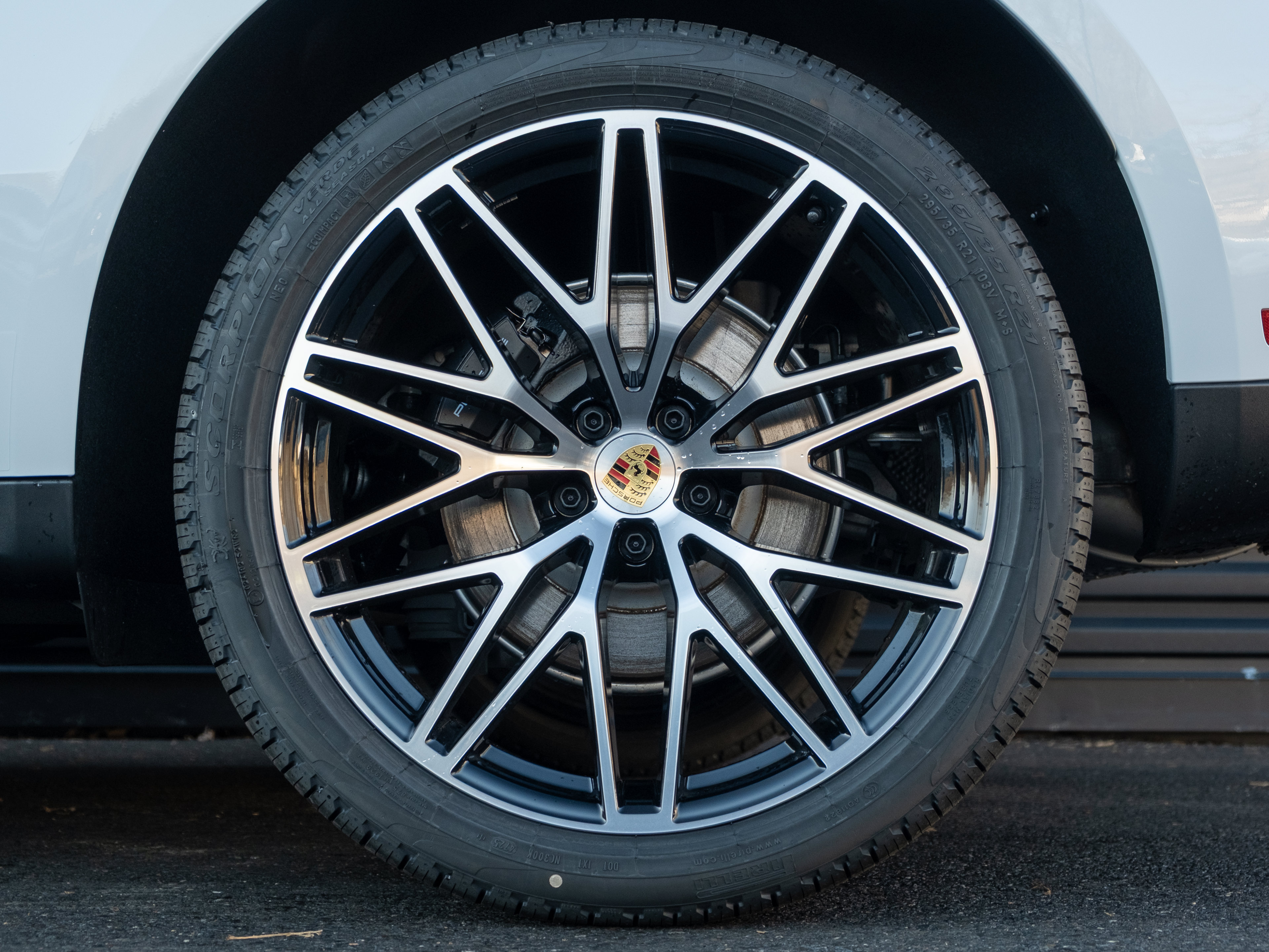 Certified 2026 Porsche Macan AWD/4WD image 13