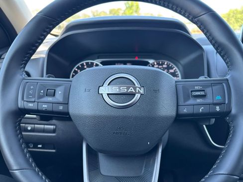 Used 2025 Nissan Rogue SV FWD image 30