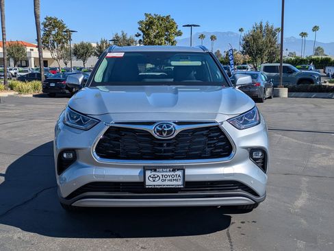 New 2025 Toyota Highlander Platinum image 6