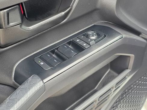 Used 2025 Toyota Tacoma SR5 AWD/4WD image 18