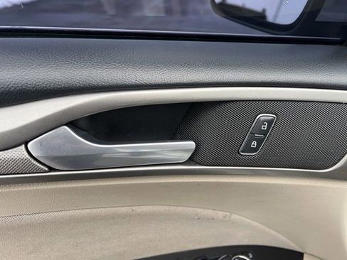 Used 2017 Ford Fusion SE image 25