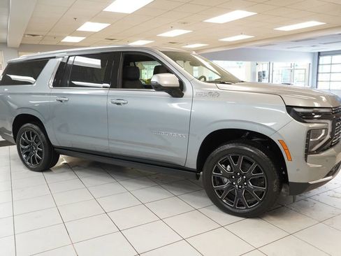 New 2026 Chevrolet Suburban High Country AWD/4WD image 16